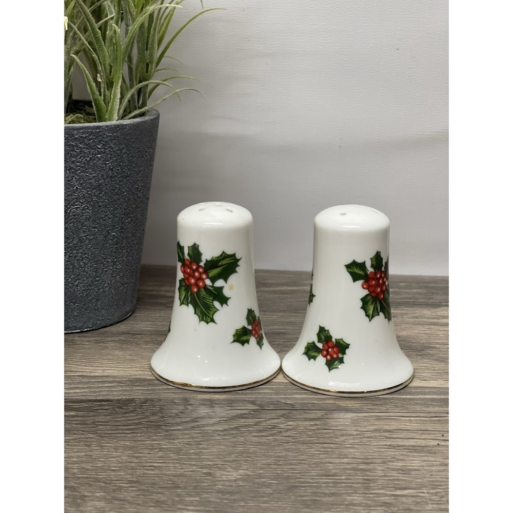 Lefton China Holly Berry Salt and Pepper Shakers Set 07955 Vintage Christmas